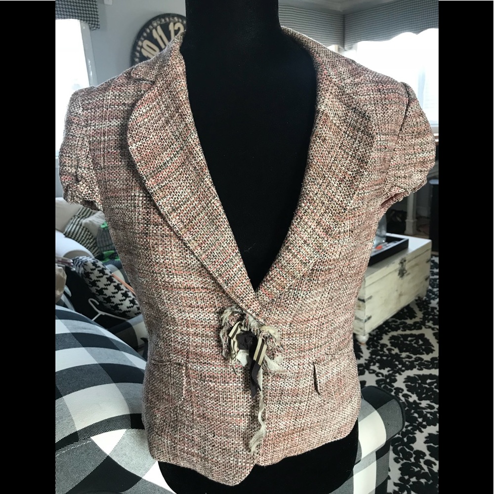 BCBG Blazer short sleeve Size 8. In great cond